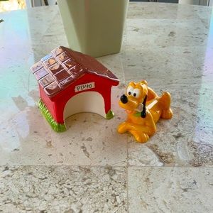 Disney - Pluto & His Doghouse- Salt and Pepper Shakers